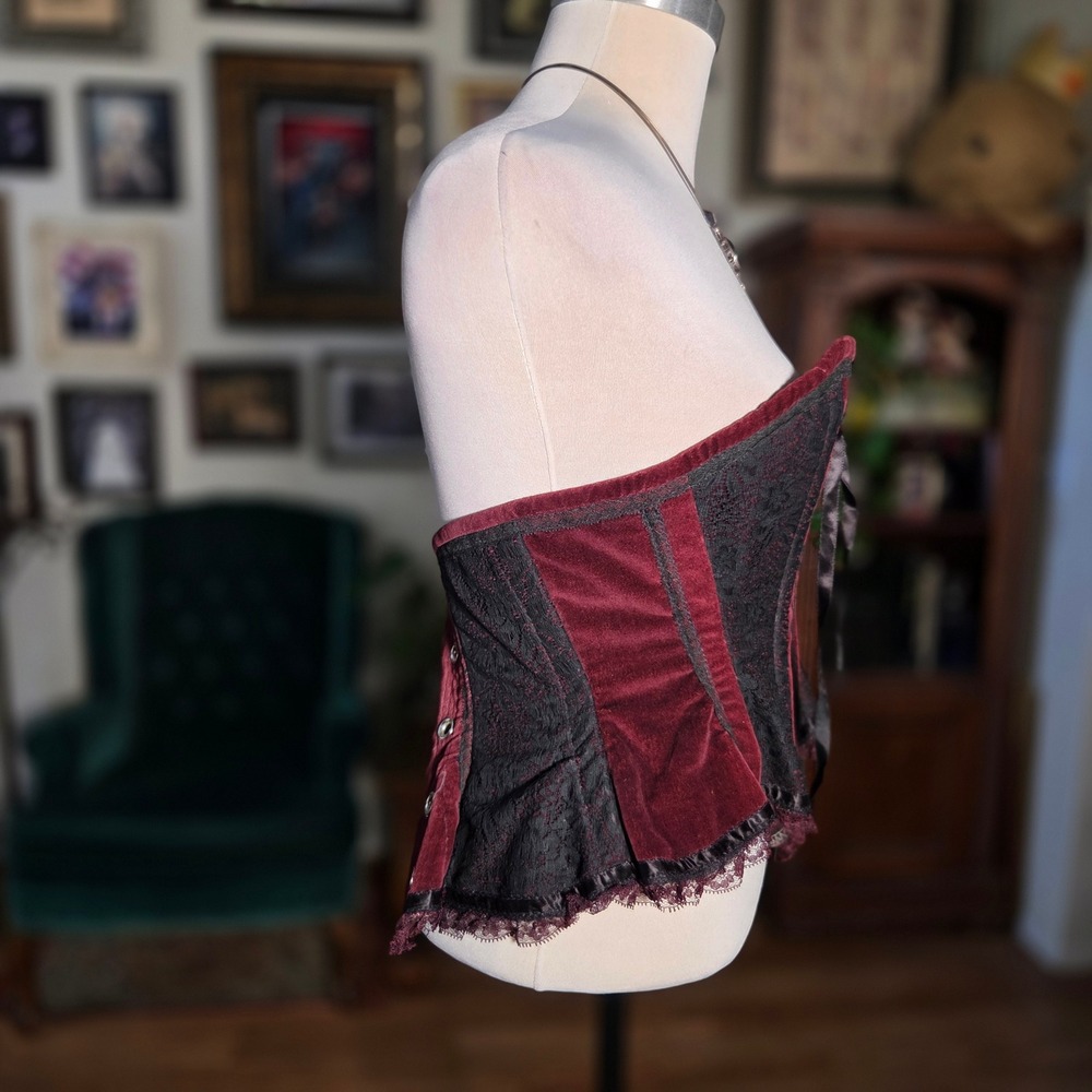 Vintage Y2K Burgundy Velvet and Black Lace Gothic Corset Top Sweetheart Bustier - Picture 4 of 7